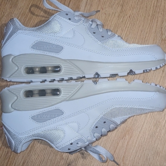 Nike Airmax 90 Athletic Shoes Women's sz 8 in Wolf Grey - Picture 4 of 11